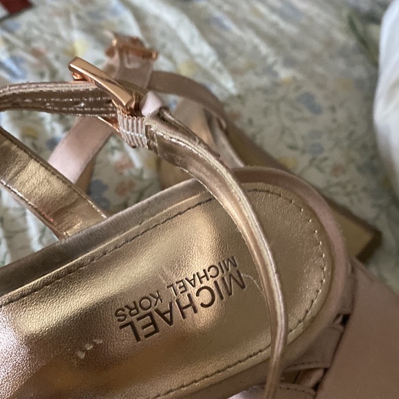 Heels - Picture 3 of 3